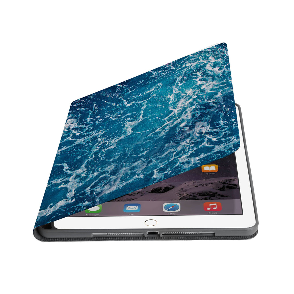 Auto wake and sleep function of the personalized iPad folio case with Ocean design