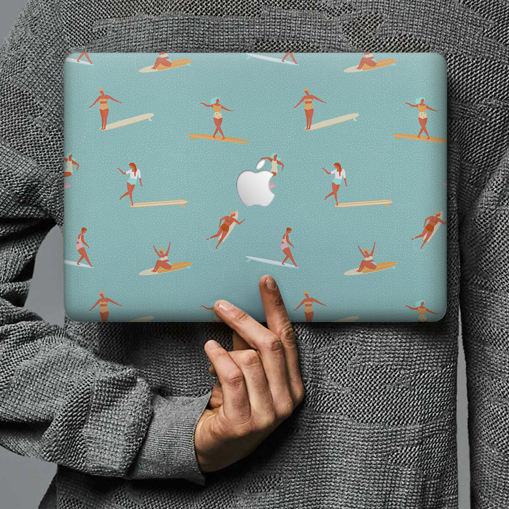 Form-fitting hardshell with Summer design keeps scuffs and scratches at bay