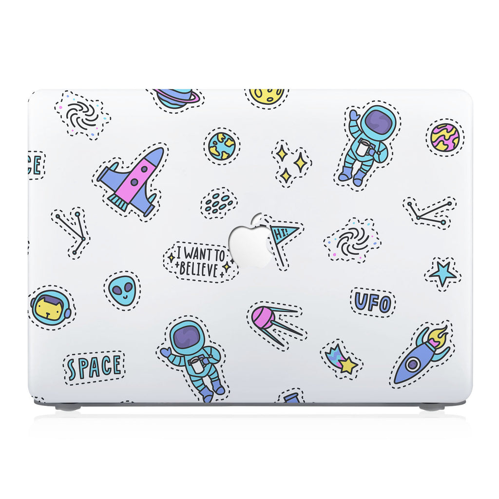 This lightweight, slim hardshell with 8 design is easy to install and fits closely to protect against scratches