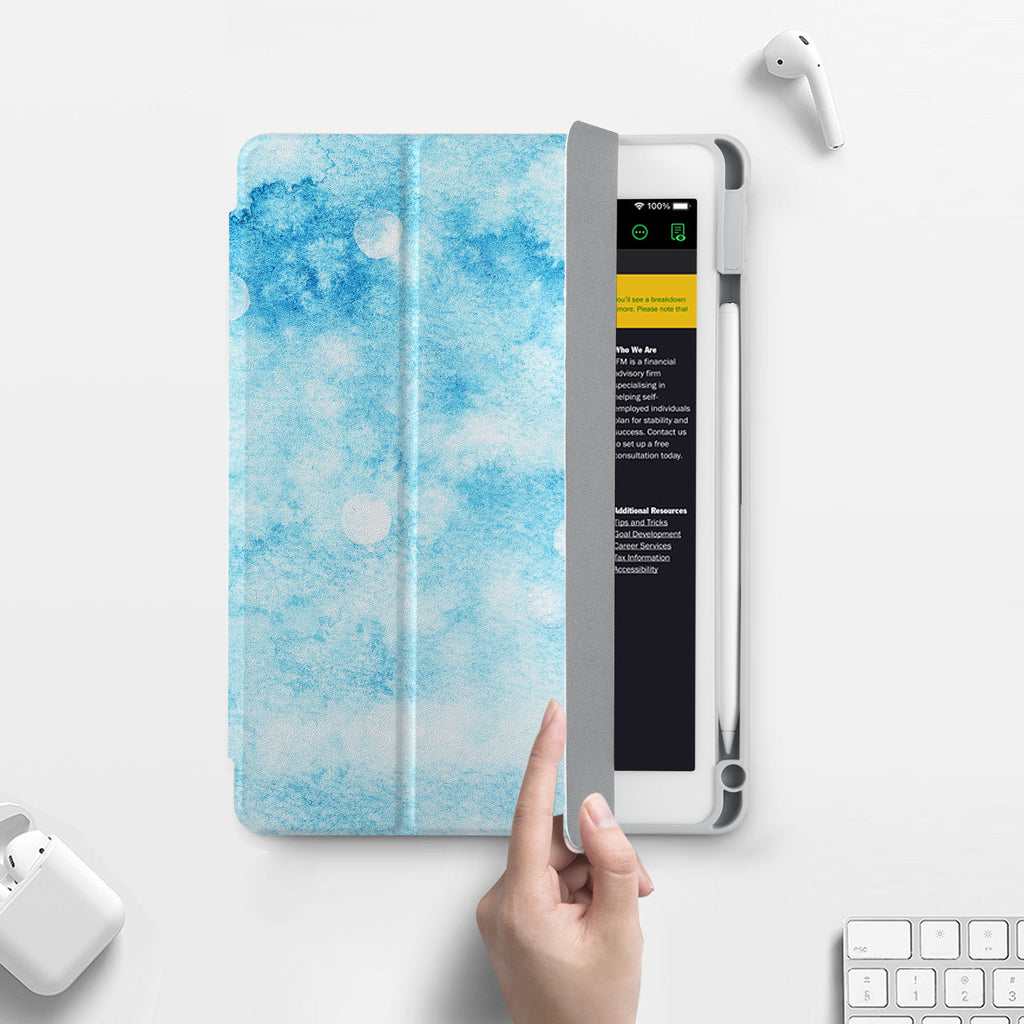 Vista Case iPad Premium Case with Winter Design has built-in magnets are strategically placed to put your tablet to sleep when not in use and wake it up automatically when you need it for an extended battery life.